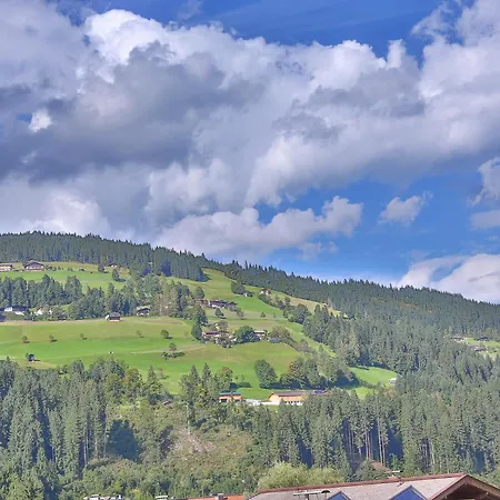 Alpen Glueck Schloessl Unterm Rain *