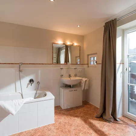 Alpen Glueck Schloessl Unterm Rain